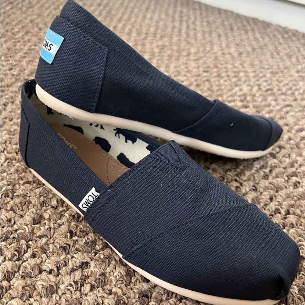 NWT Tom’s Women’s Classic Canvas Shoe Navy Blue 7.5